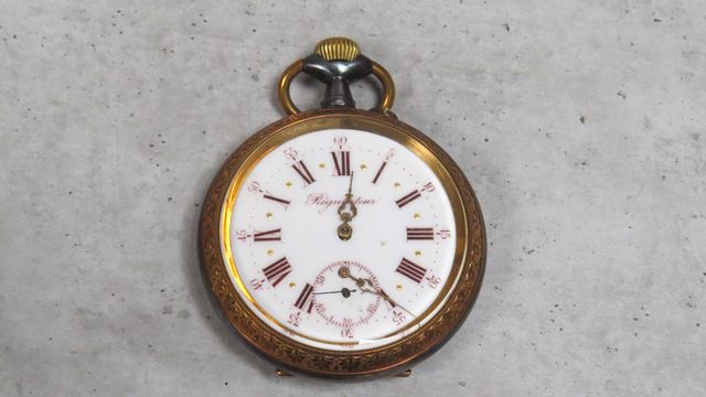 Montre régulateur de chemin de Fer en acier et doré. Cadran émail...