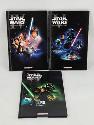 un ensemble de trois jaquettes de DVD « Star Wars » sur fond blanc