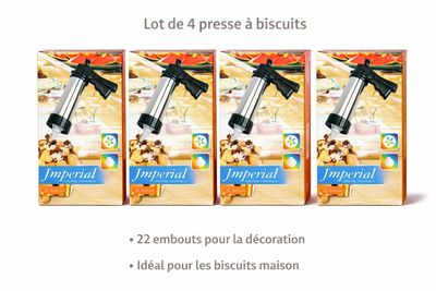 trois paquets de céréales Pepperal avec du lait et des noix, sur fond blanc