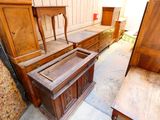 a lot of furniture that is sitting in a room
