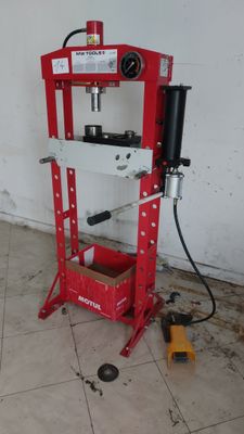 l'image d'une machine installée dans une pièce