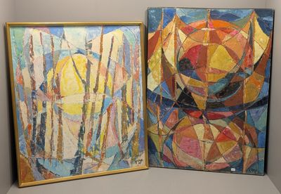 deux tableaux exposés dans un coin d'une pièce aux murs blancs