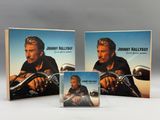 deux DVD posés l'un à côté de l'autre sur une table