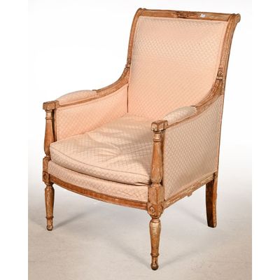 une image représentant une chaise dont l'assise est recouverte de tissu rose
