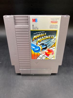 une image représentant une cartouche de jeu Nintendo sur laquelle figure une balle de tennis