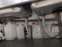 Grande plonge en inox à 2 bacs, 1 égouttoir avec dosseret, p… (photo 4)