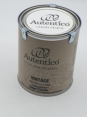 une image représentant un pot de peinture posé sur une surface blanche