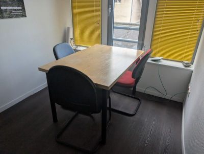 Table et trois chaises Vente sur désignation - se trouve à S… - Photo 1