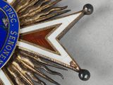 an image of a medal with a star on top of it