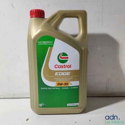 une bouteille d'huile moteur Castrool Edge 5W-30 posée sur une table