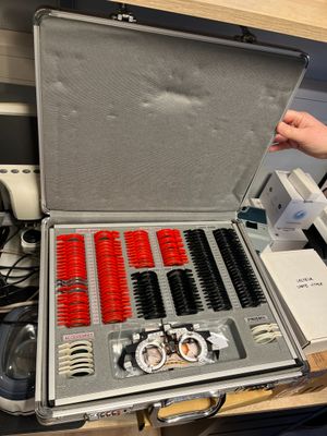 à DIEMOZ (38790): Stock de lunettes de soleil et de vue (ADIAS, CEBE, 