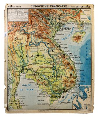 une vieille carte de la France sur laquelle figure une carte du pays