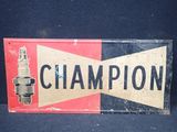 une affiche sur laquelle est inscrit « champion » sur fond noir