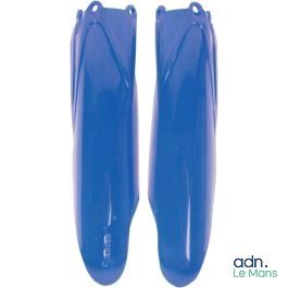 une paire de skis en plastique bleu pour une paire de skis