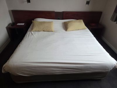 Contenu de la chambre 106: couchage 180x200cm, tête de lit, …