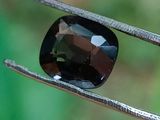 un diamant noir sur un tweet contenant un tweet d'un tweet