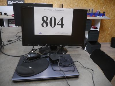 un écran d'ordinateur sur lequel figure un chiffre, posé sur un ordinateur portable