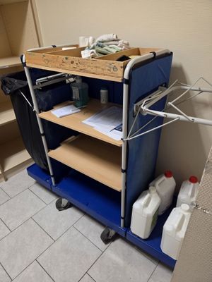 3 chariots d'hôtellerie