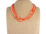 gros plan d'un collier sur un mannequin mannequin mannequin mannequin mannequin mannequin mannequin mannequin mannequin