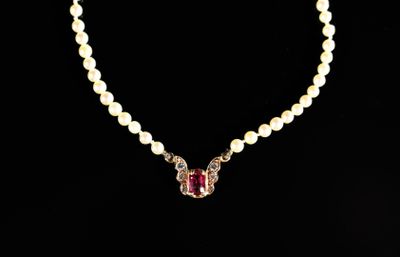 Collier de perles et pendentif or jaune 18k papillon serti d… - Photo 1