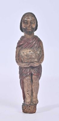 statue d'une femme tenant un bébé dans ses bras