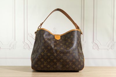 louis vuitton monogram canvas shoulder bag