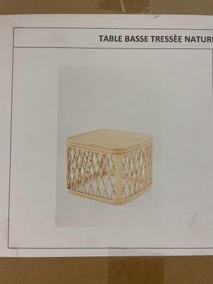une photo d'une boîte sur laquelle figure l'image d'un piètement de table