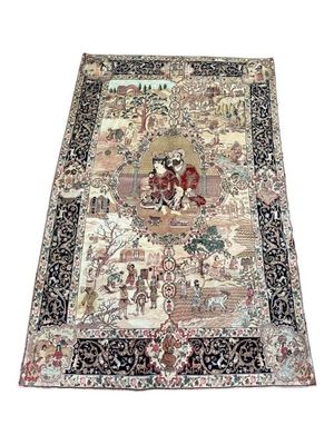 un tapis oriental sur lequel figurent un cheval et un cavalier