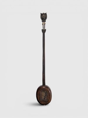 an image of a wooden instrument with a cat head on top of it