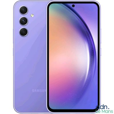 Le nouveau smartphone Samsung S10 est présenté en violet.