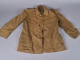 veste marron avec des boutons à l'avant et à l'arrière