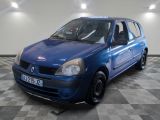 la photo d'une voiture bleue garée dans un garage