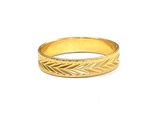 une image d'une bague en or sur fond blanc