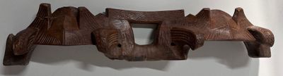 579. Joug en bois sculpté, Art populaire XIXe siècle.