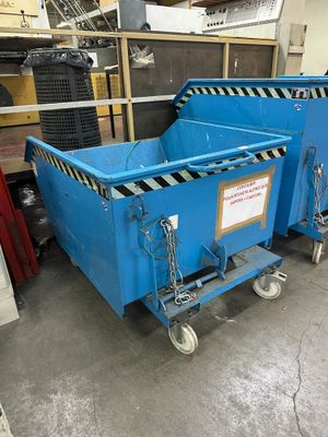 godet basculant de marque Bauer , capacité 1 m3 - Photo 1