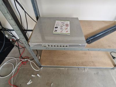 Clavier LOGITECH filaire et un serveur STONESOFT