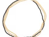 un collier en perles noir et blanc composé de deux rangs de perles