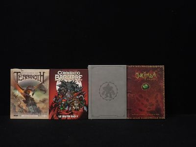 trois livres sont alignés sur une surface noire