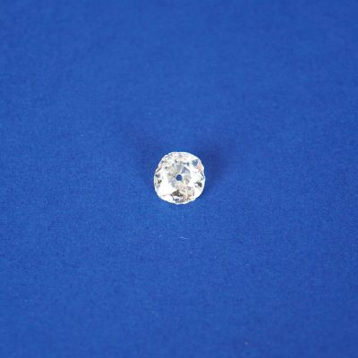 un diamant sur un fond bleu