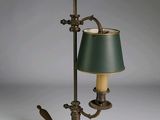une image représentant une lampe munie d'un abat-jour vert