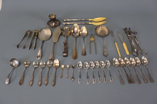 Ensemble de couverts en métal argenté, petites cuillères, casse-n...