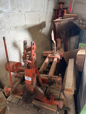 a machine that is sitting on a pallet in a room