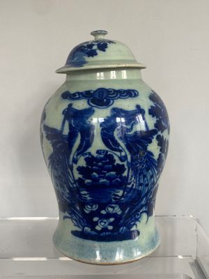 CHINE Vase couvert en porcelaine décor bleu Hauteur : 45