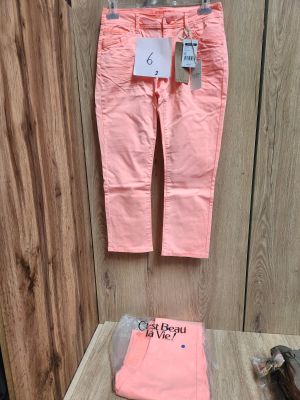 Lot de 2 pantacourts slim femme, de la marque C’est Beau la Vie, taill