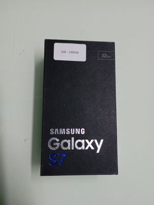 samsung galaxy s7 box with the back of it open
