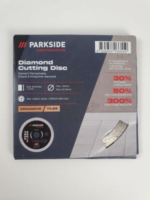 une photo d'un disque à diamant sur une surface blanche