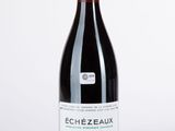 une photo d'une bouteille de vin rouge sur fond blanc