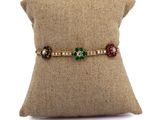 un gros plan sur un coussin sur lequel repose un oreiller