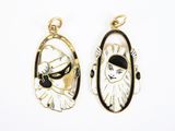 deux pendentifs en or et émail noir, ornés d'un visage de femme au centre