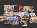 un grand nombre de livres posés sur une table